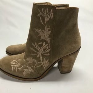 Lucky Brand Elenor2 suede ankle boots